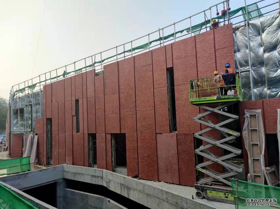 王坪服务中心仿铜装饰混凝土挂板工程案例